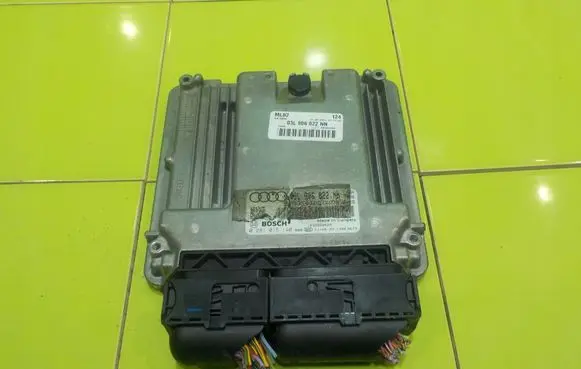 Audi A5 8T 8F Engine control unit/module 0281016140 RP17 03L906022NN