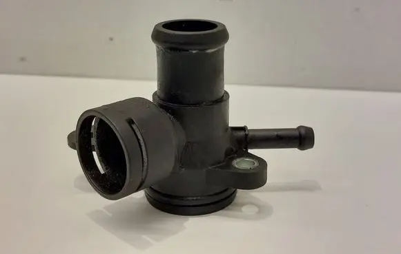 Volkswagen PASSAT B6 Engine coolant pipe/hose 06J121132D