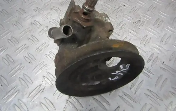 Mitsubishi Galant Power steering pump