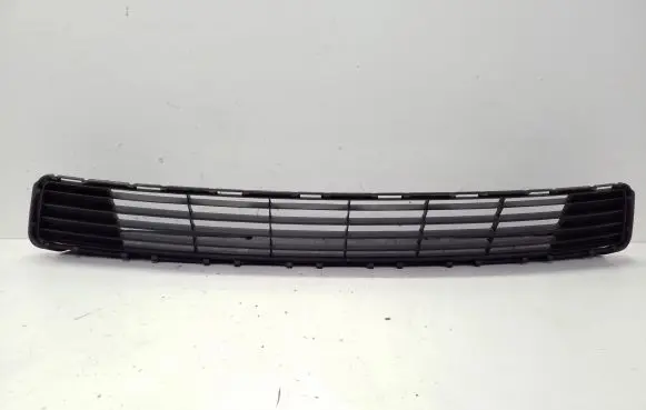 Toyota Prius c Front bumper upper radiator grill