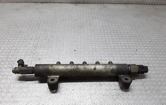 Nissan Primera Fuel main line pipe
