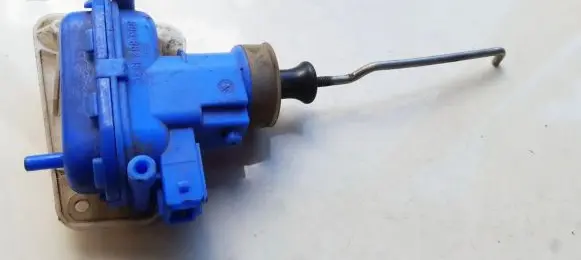 Audi 80 90 S2 B4 Central locking motor 893862153C
