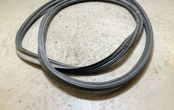 Polestar 2 Loading door rubber seal (on body) 