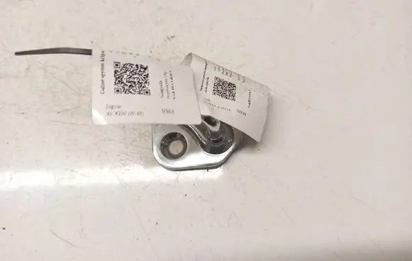 Jaguar XF Front door lock loop/hook striker P130904
