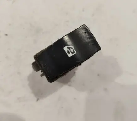 Renault Megane II Electric window control switch 315024A