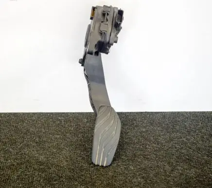 Nissan Qashqai Accelerator throttle pedal