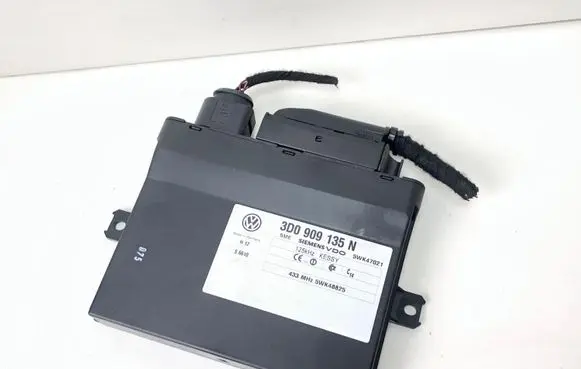 Volkswagen Touareg I Door central lock control unit/module 3D0909135N 5WK48825
