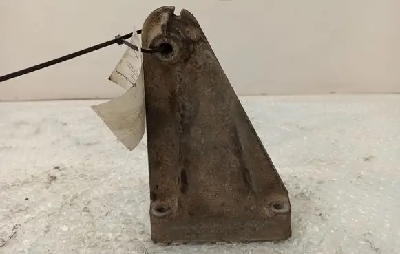 Mercedes-Benz C W203 Engine mounting bracket A6112230804