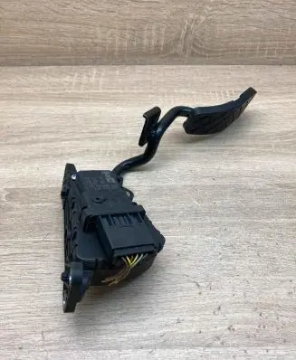 Audi A6 S6 C6 4F Accelerator throttle pedal 4F2721523 6PV008984