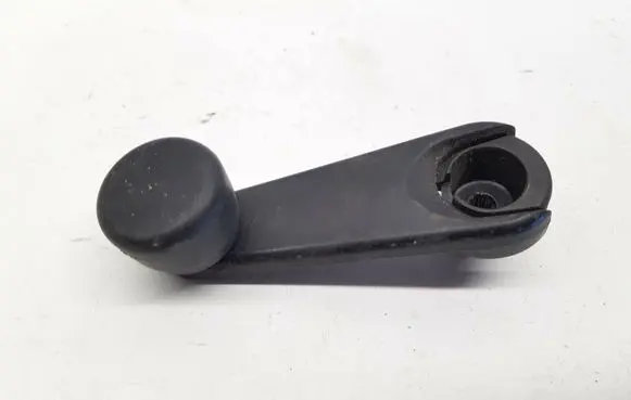 BMW 3 E36 Rear door window winding handle 81225032