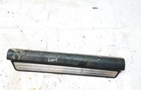 Mitsubishi Outlander Front sill trim cover mn124827