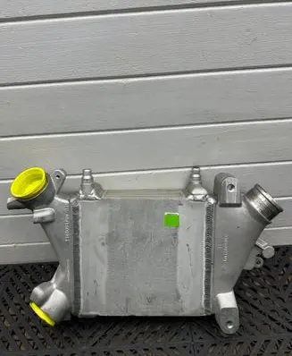 BMW 5 G30 G31 G38 Intercooler radiator 8575430 21684810 192300000039