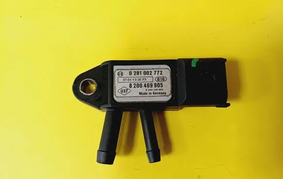 Renault Clio III Air pressure sensor 0281002772 8200469905