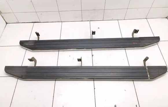 Nissan Pathfinder R51 Sill