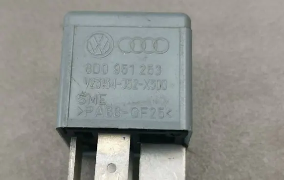 Audi A6 S6 C4 4A Other relay 8D0951253 V23134J52X300