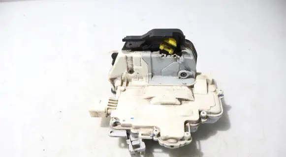 Audi A3 S3 8P Front door lock