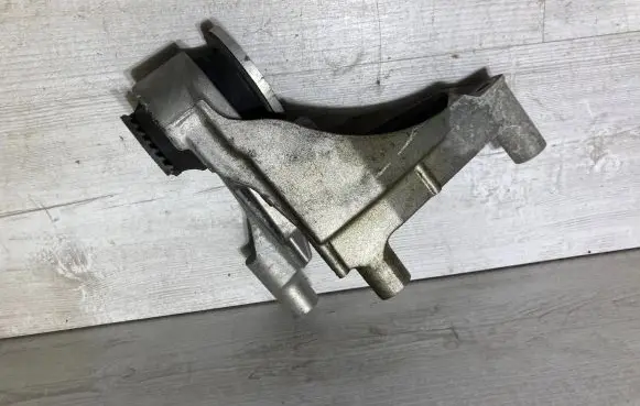 BMW X1 F48 F49 Engine mounting bracket 6859794