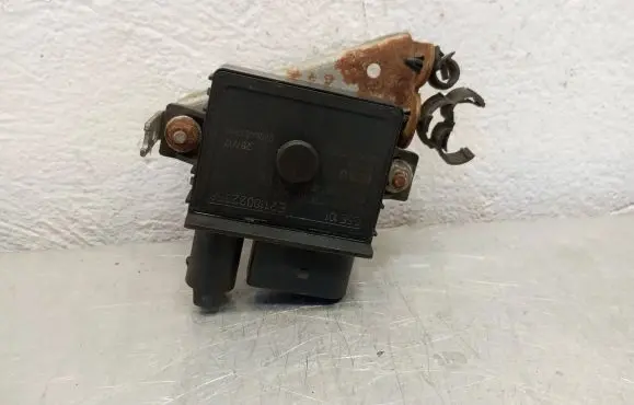 BMW X3 E83 Glow plug pre-heat relay 0522120701 0006453959 E2110022358