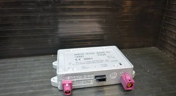Audi A6 Allroad C6 Antenna control unit 8E0035456C