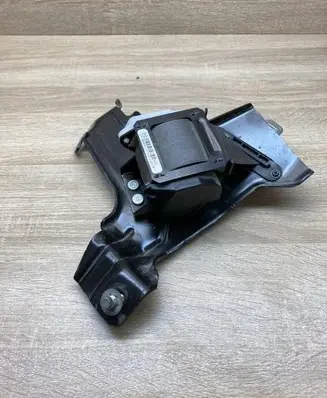 Rear seatbelt