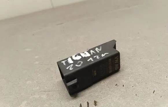 Volkswagen Tiguan Glow plug pre-heat relay 038907281D 0522120504 6145746