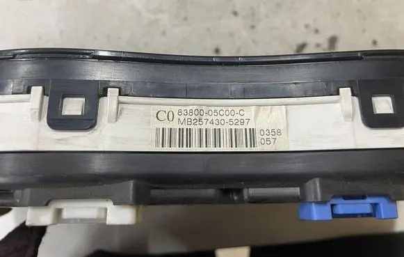 Toyota Avensis T250 Speedometer (instrument cluster) 8380005C00C MB2574305297
