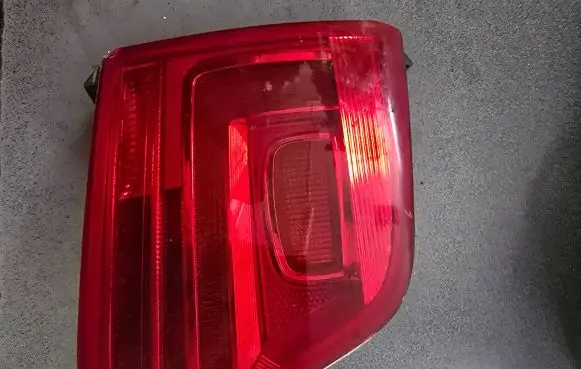 Volkswagen Tiguan Tailgate rear/tail lights 5N0945093G 1073901
