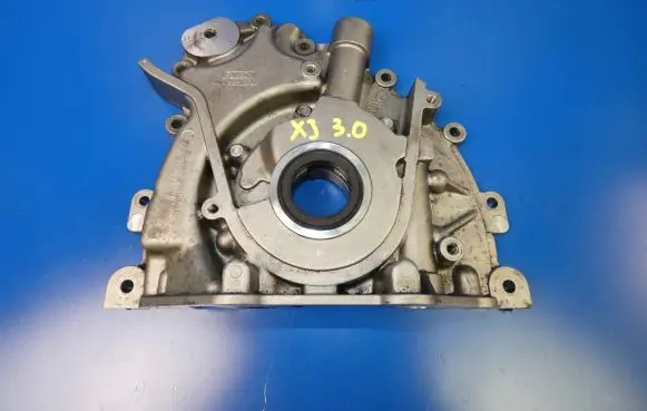 Jaguar XJ X351 Oil pump 9X2Q6600AE