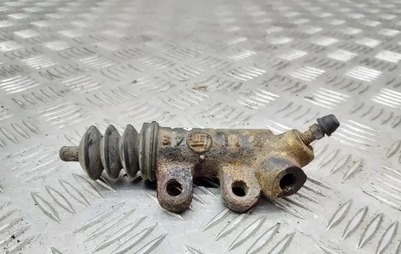 Clutch slave cylinder