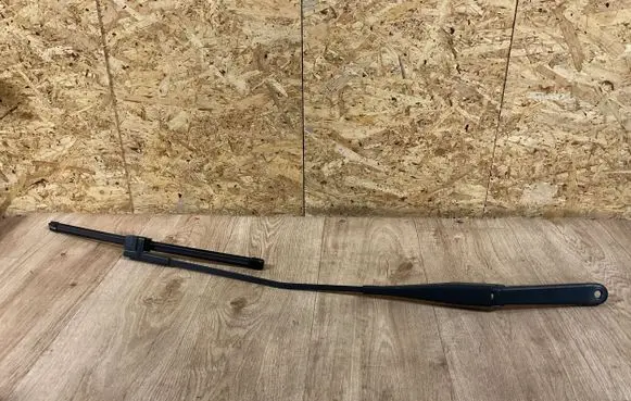 Ford Focus Front wiper blade arm 4M5117526CC