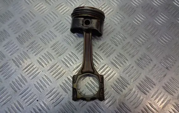 Volkswagen PASSAT B5.5 Piston 