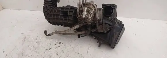 Audi 80 90 B3 Fuel distributor 0438101005