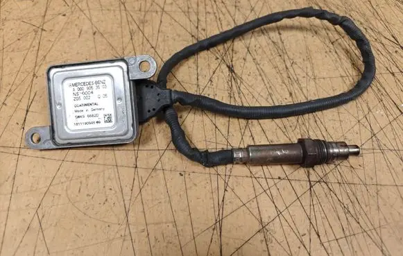 Mercedes-Benz C W205 Lambda probe sensor A0009053503