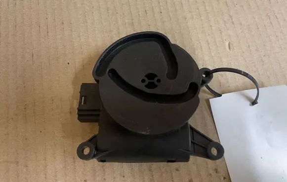 Audi A4 S4 B6 8E 8H Air flap motor/actuator 8E2820511C 663828U