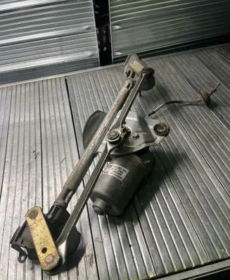 Toyota Yaris Front wiper linkage and motor 851100D020 850100D020