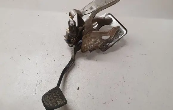 Toyota Previa (XR30, XR40) II Brake pedal
