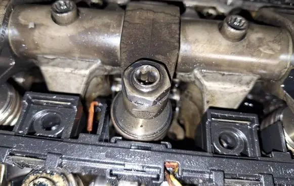 Mitsubishi Grandis Fuel injector