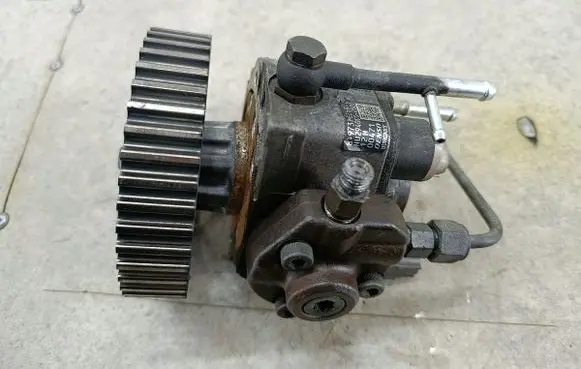 Opel Corsa D Fuel injection high pressure pump