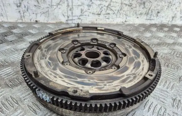 Volkswagen Golf VII Flywheel 06J105266A