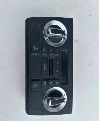Audi Q3 8U Climate control unit 8U0820043D A2C80279600