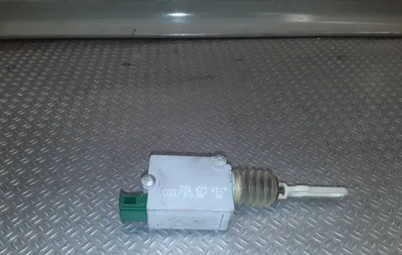 Audi A2 Central locking motor 8Z0962115
