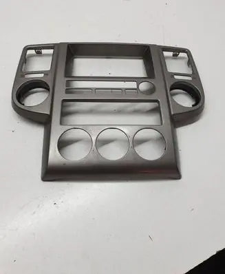 Nissan X-Trail T30 Radio/GPS head unit trim 68260EQ000