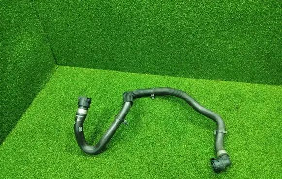 Engine coolant pipe/hose
