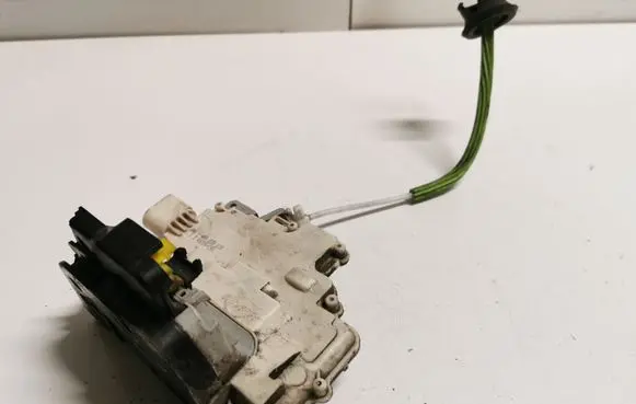 Audi A3 S3 8P Rear door lock 4F0839015