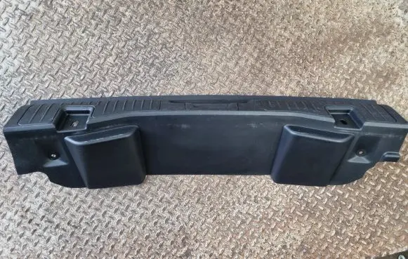 Trunk/boot sill cover protection
