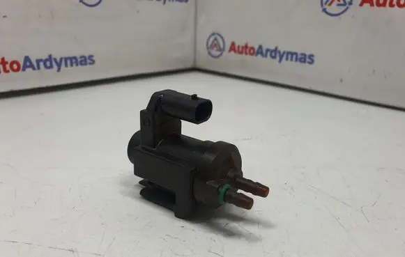 BMW 5 G30 G31 G38 Vacuum valve 8570591 11748570591