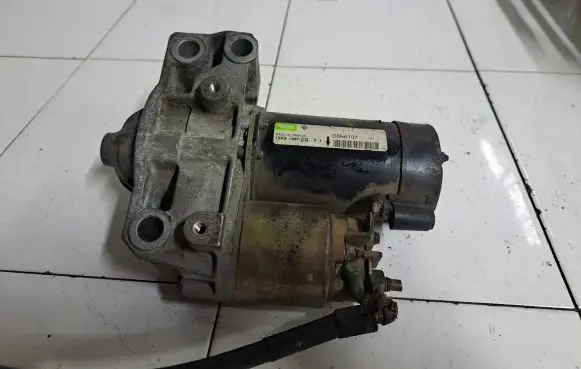 Peugeot 406 Starter motor D6RA107 15K91497CG