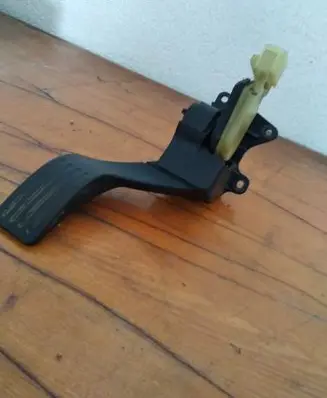 Ford Focus Accelerator throttle pedal 2M519F836AE