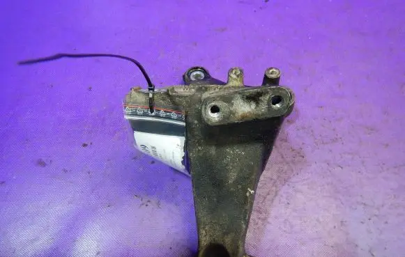Audi A8 S8 D3 4E Engine mounting bracket 4E0199308BB