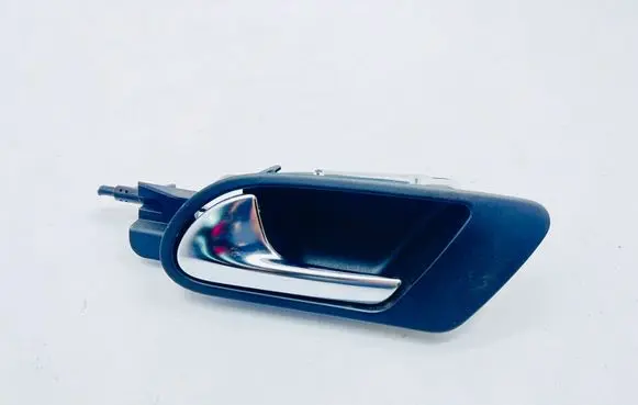 Volkswagen Tiguan Front door interior handle 5N2837113